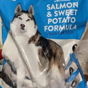 Salmon & sweet potato formula food for dogs